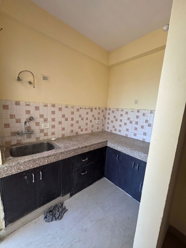 Kitchen, shyam-bankey-bihari-sharnam 2 Bedroom 1100 Sq.Ft. Apartment In Raj Nagar Extension Ghaziabad 10501174