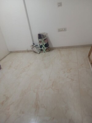 Room in 1 BHK Apartment at Geeta Bhavan Andheri, Andheri East – for Rent