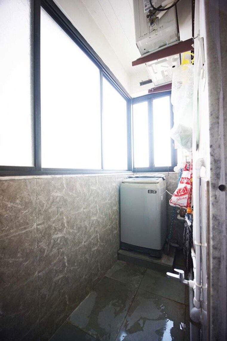 Bathroom, ranip 2 Bedroom 130 Sq.Yd. Apartment In Ranip Ahmedabad 10501259