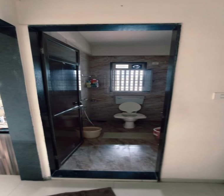 Bathroom, dadar west 2 Bedroom 800 Sq.Ft. Apartment In Dadar West Mumbai 10501278