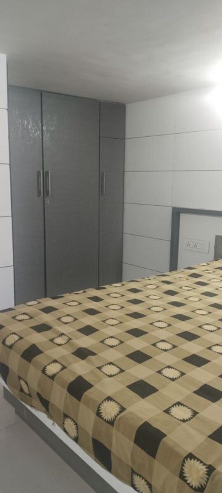 Room, navrangpura Commercial Showroom 1000 Sq.Ft. In Navrangpura Ahmedabad 10501263