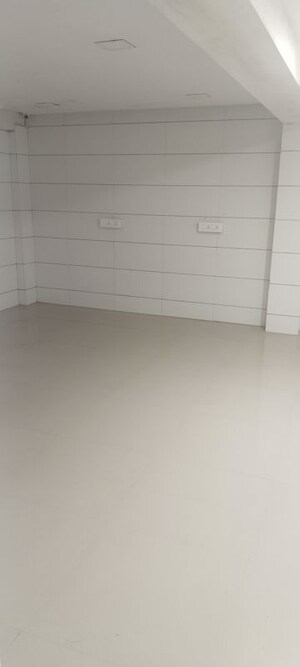  Showroom For Rent in Navrangpura
