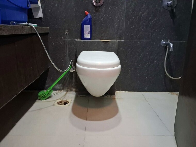 Bathroom, lalani-grandeur 3 Bedroom 932 Sq.Ft. Apartment In Goregaon East Mumbai 10501234