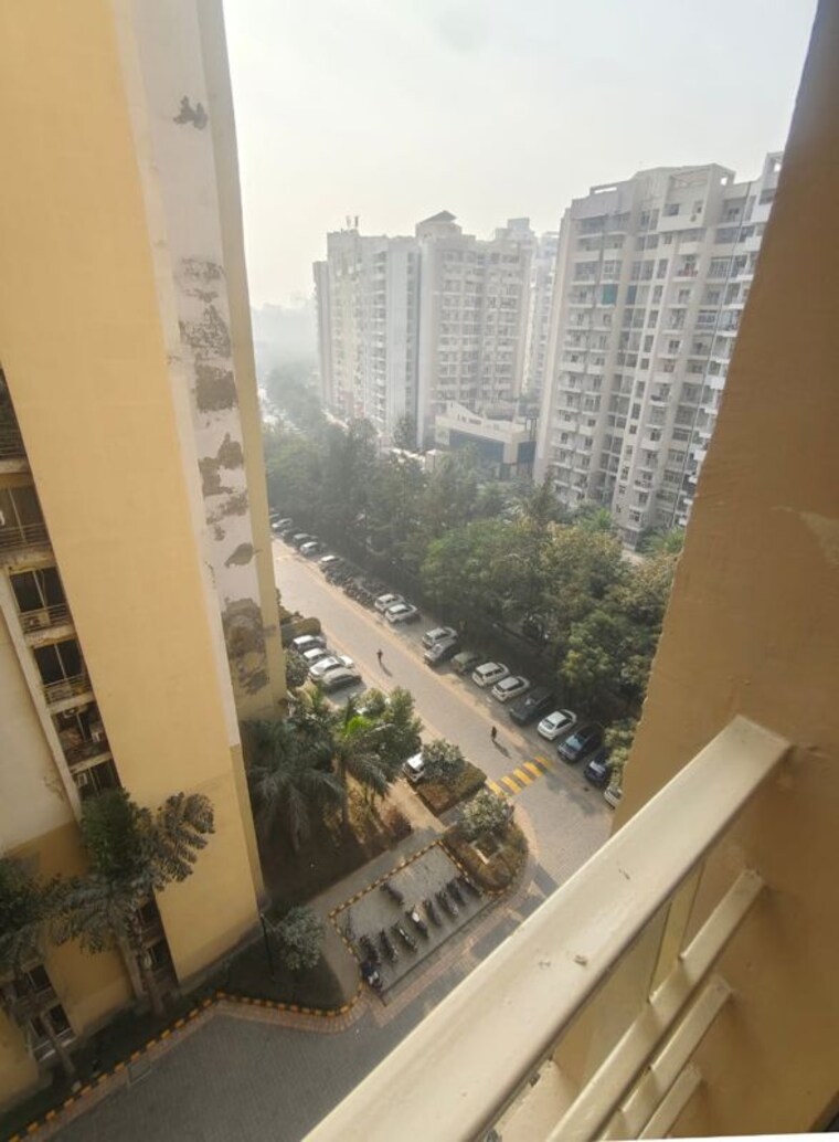Balcony, paras-tierea 2 Bedroom 925 Sq.Ft. Apartment In Sector 137 Noida 10501290