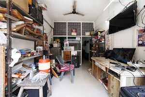 Team Area in  Shop at Chiloda – for Sale