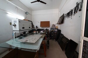 Team Area in  Shop at Chiloda – for Sale