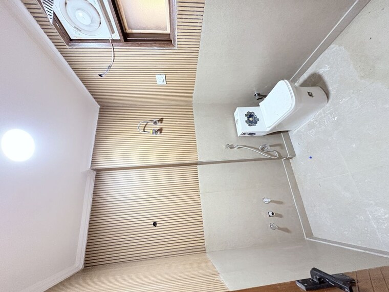 Bathroom, khirki extension 3 Bedroom 105 Sq.Yd. Builder Floor In Khirki Extension Delhi 10501302
