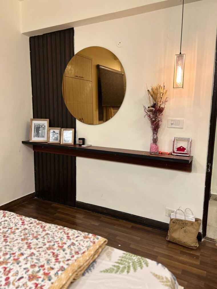 Bedroom, paras-tierea 2 Bedroom 1045 Sq.Ft. Apartment In Sector 137 Noida 10501305