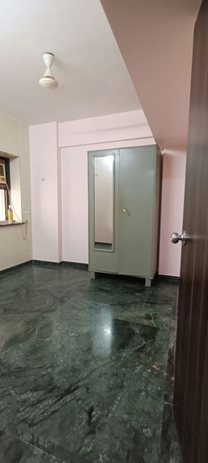 Room in 2 BHK Apartment at Everest Gardens CHS, Ghatkopar East – for Rent
