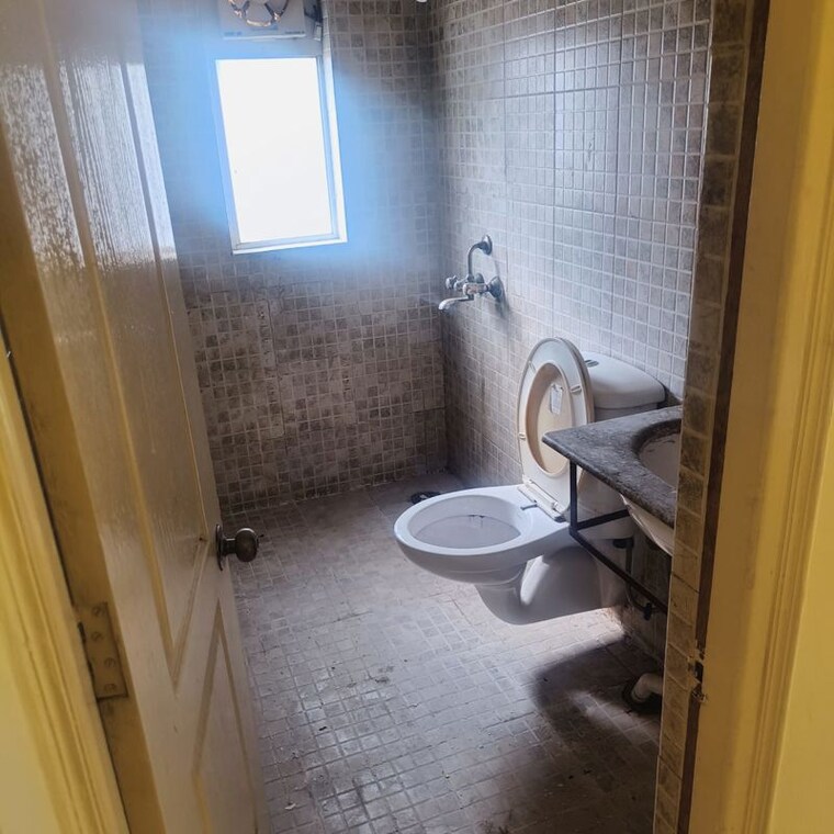 Bathroom, paras-tierea 2 Bedroom 1070 Sq.Ft. Apartment In Sector 137 Noida 10501340