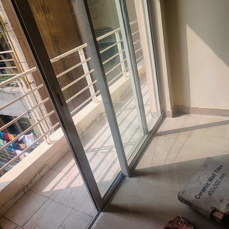 Balcony, paras-tierea 2 Bedroom 1070 Sq.Ft. Apartment In Sector 137 Noida 10501340