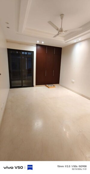 Room in 4 BHK Builder Floor at Suncity – for Rent
