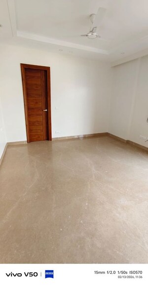 Room in 4 BHK Builder Floor at Suncity – for Rent