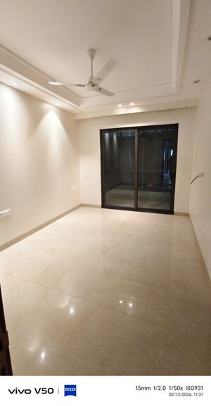 Room in 4 BHK Builder Floor at Suncity – for Rent
