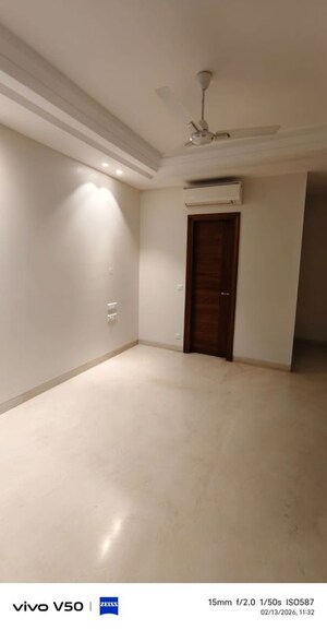 Room in 4 BHK Builder Floor at Suncity – for Rent