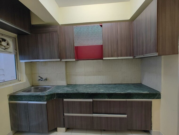 Kitchen, paras-tierea 2 Bedroom 1195 Sq.Ft. Apartment In Sector 137 Noida 10501362
