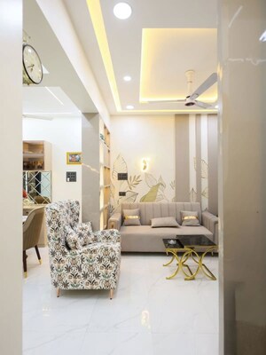 Furnished Amenities in 2 BHK Apartment at Experion Capital, Gomti Nagar – for Rent