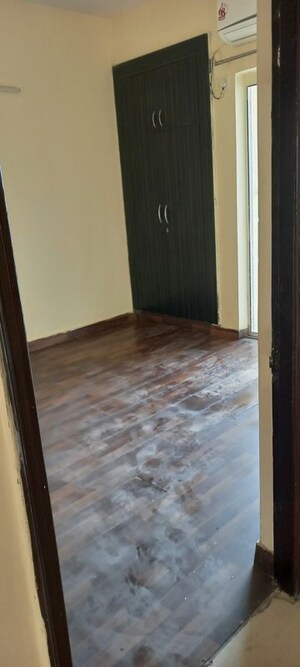 Room in 3 BHK Apartment at Sector 137 – for Sale