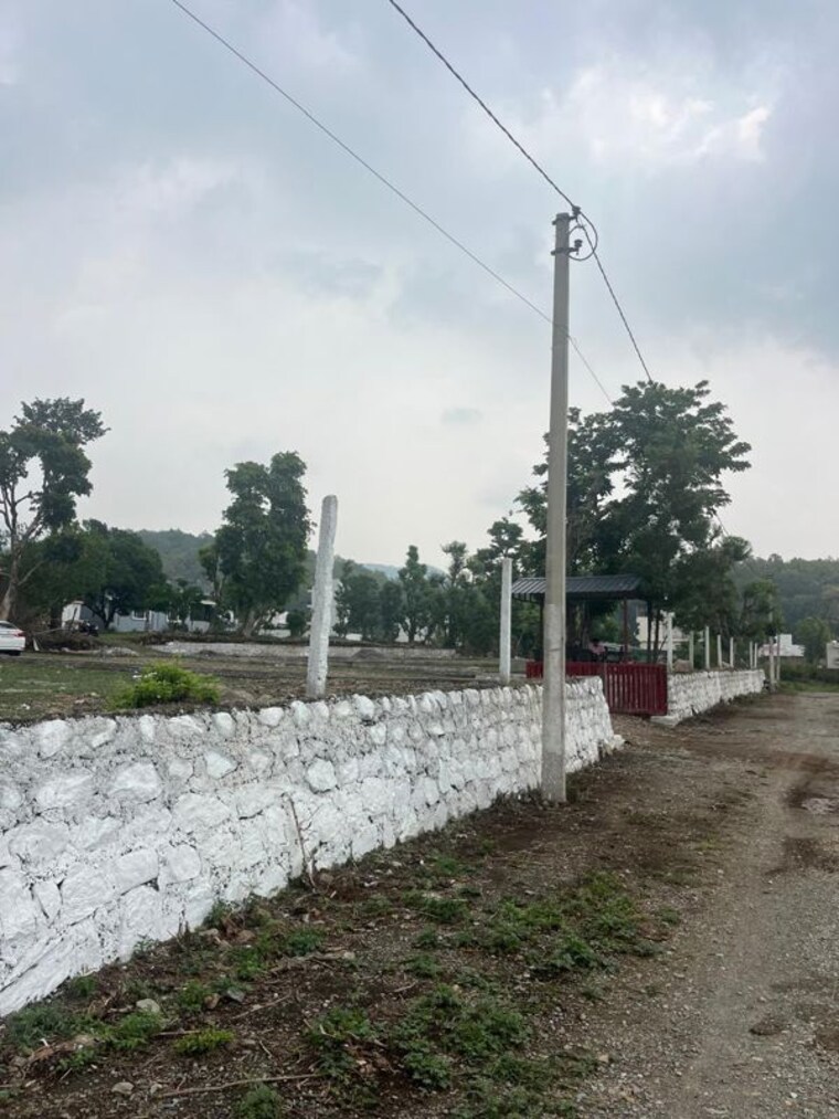 undefined, laxman chowk  100 Sq.Yd. Plot In Laxman Chowk Dehradun 10501385