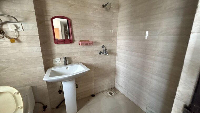 Bathroom, ajnara-daffodil 1 Bedroom 555 Sq.Ft. Apartment In Sector 137 Noida 10501357