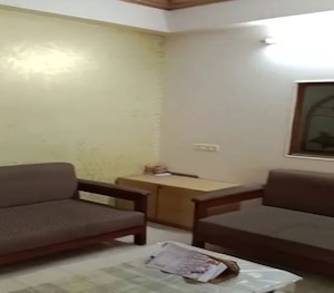 Living Room in 2.5 BHK Apartment at Dadar West – for Rent