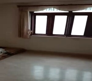 Room in 2.5 BHK Apartment at Dadar West – for Rent