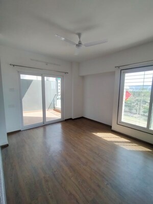 Room in 2 BHK Apartment at Mihan – for Rent