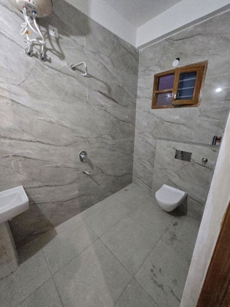 Bathroom, laxman chowk 3 Bedroom 104 Sq.Yd. Independent House In Laxman Chowk Dehradun 10501416