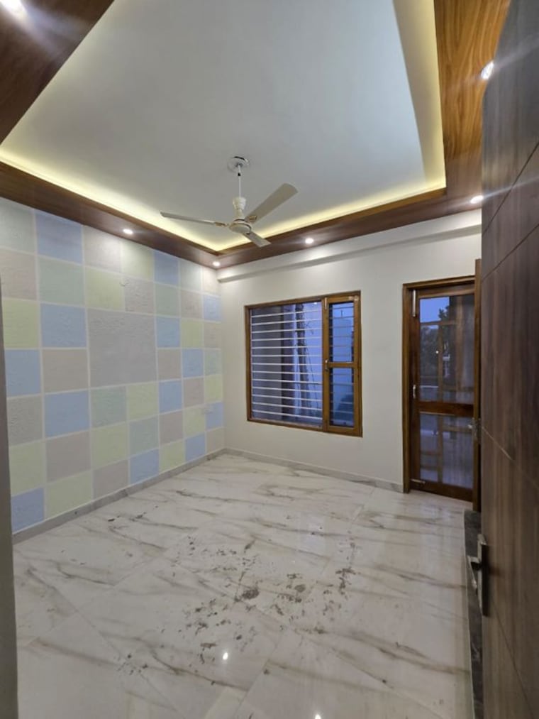 Room, laxman chowk 3 Bedroom 104 Sq.Yd. Independent House In Laxman Chowk Dehradun 10501416