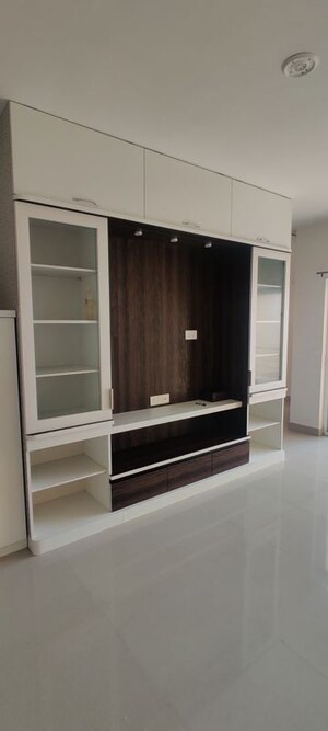 Room in 3 BHK Apartment at Pardos Okas Residency, Sushant Golf City – for Rent