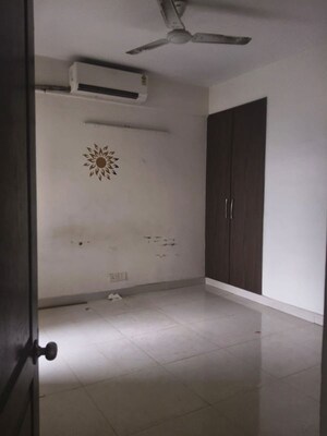 Room in 3 BHK Apartment at Paras Tierea, Sector 137 – for Sale