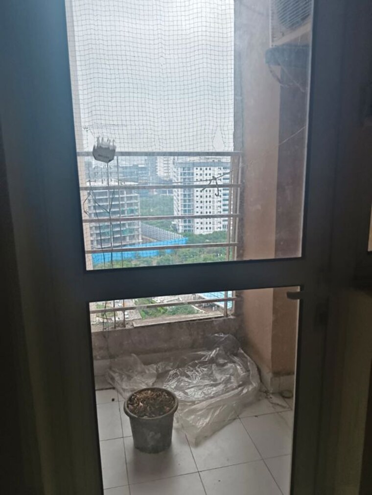 Balcony, paras-tierea 3 Bedroom 1330 Sq.Ft. Apartment In Sector 137 Noida 10501404