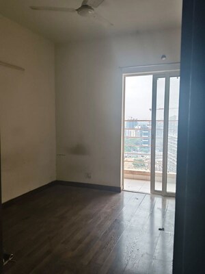 Room in 3 BHK Apartment at Paras Tierea, Sector 137 – for Sale