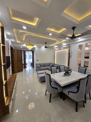 Team Area in 3 BHK Builder Floor at Laxman Chowk – for Sale