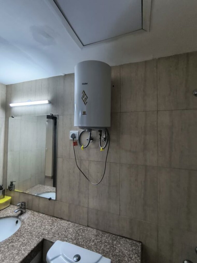 Bathroom, indosam75 3.5 Bedroom 1747 Sq.Ft. Apartment In Sector 75 Noida 10501444