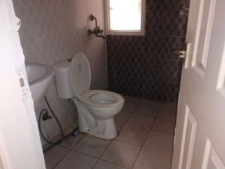 Bathroom, indosam75 3.5 Bedroom 1747 Sq.Ft. Apartment In Sector 75 Noida 10501444