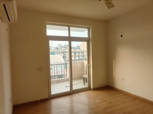 Room in 4 BHK Apartment at Emaar Emerald Floors Select, Sector 65 – for Rent