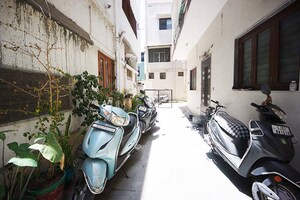 Parking in 5 BHK Independent House at Naranpura – for Sale