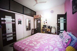 Bedroom in 5 BHK Independent House at Naranpura – for Sale