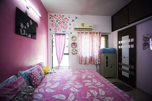 Bedroom in 5 BHK Independent House at Naranpura – for Sale