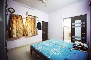 Bedroom in 5 BHK Independent House at Naranpura – for Sale