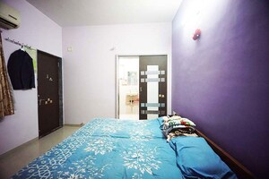 Bedroom in 5 BHK Independent House at Naranpura – for Sale