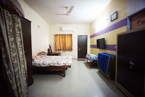 Bedroom in 5 BHK Independent House at Naranpura – for Sale