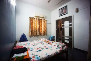 Bedroom in 5 BHK Independent House at Naranpura – for Sale