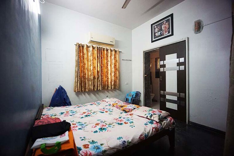 Bedroom, naranpura 5 Bedroom 187 Sq.Yd. Independent House In Naranpura Ahmedabad 10501443