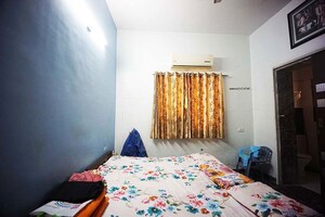 Bedroom in 5 BHK Independent House at Naranpura – for Sale