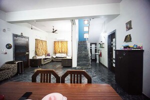 Bedroom in 5 BHK Independent House at Naranpura – for Sale