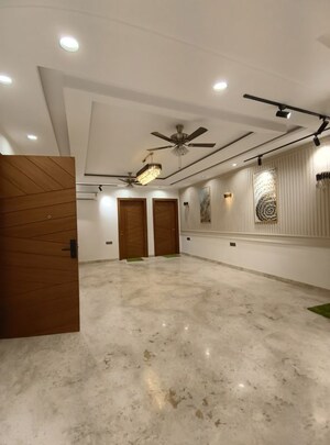 Room in 3.5 BHK Apartment at Dwarka – for Rent