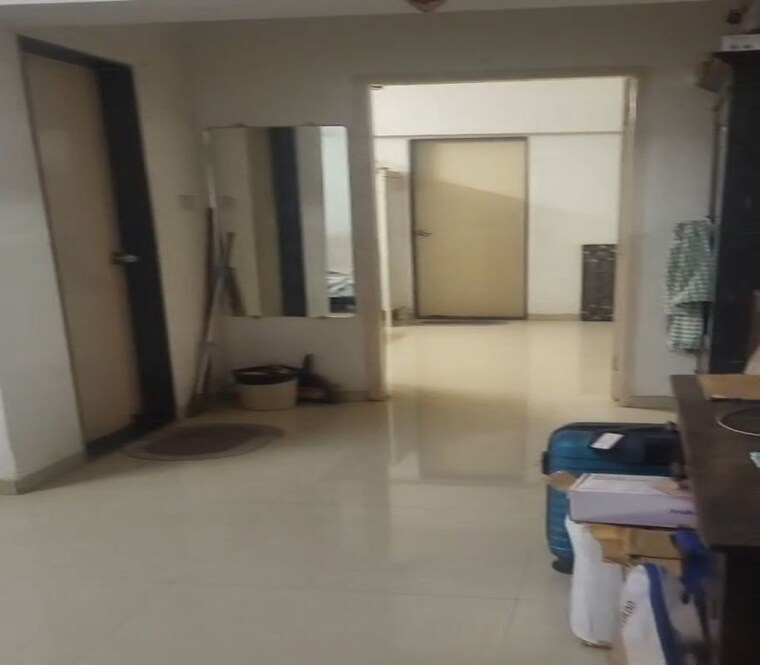 Room, dadar east 1 Bedroom 500 Sq.Ft. Apartment In Dadar East Mumbai 10501456
