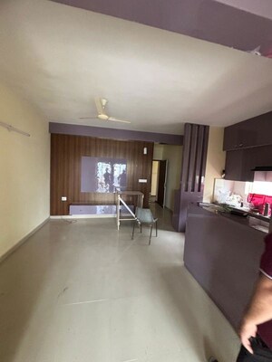 Room in 4 BHK Builder Floor at Dlf Phase ii – for Rent